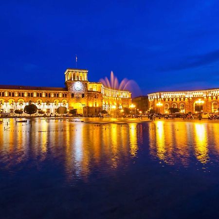 Apartment Near The Republic Square Erevan Exterior foto